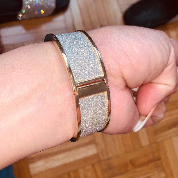 Bracelets - Picture 4 of 6